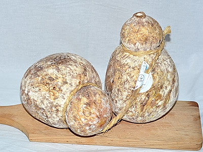caciocavallo-stagionato-in-grotta-muzzarell-1